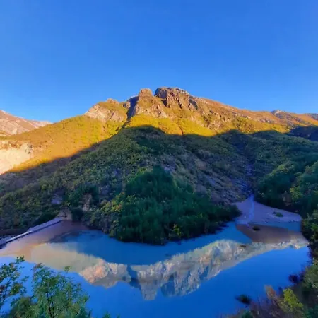 Riza Bed and Breakfast Polisi i Vogel